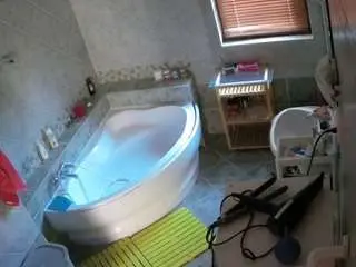 Voyeurcam-julmodels-bath-1st-2  live sex cam
