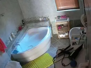 Voyeurcam-julmodels-bath-1st-2  live sex cam