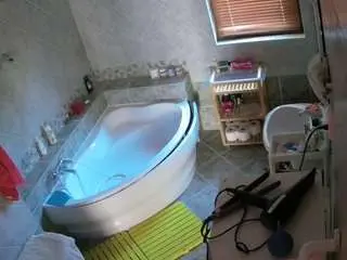 Voyeurcam-julmodels-bath-1st-2  live sex cam