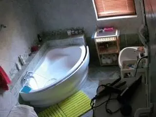 Voyeurcam-julmodels-bath-1st-2  live sex cam