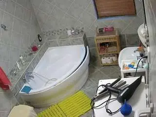 Voyeurcam-julmodels-bath-1st-2  live sex cam