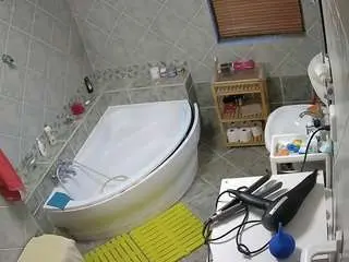 Voyeurcam-julmodels-bath-1st-2  live sex cam