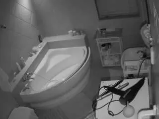 Voyeurcam-julmodels-bath-1st-2  live sex cam