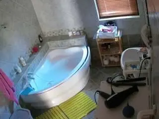Voyeurcam-julmodels-bath-1st-2  live sex cam