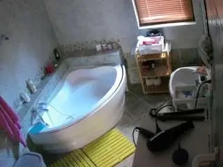 Voyeurcam-julmodels-bath-1st-2  live sex cam