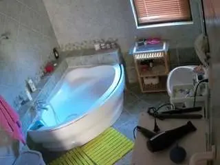 Voyeurcam-julmodels-bath-1st-2  live sex cam