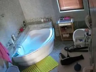 Voyeurcam-julmodels-bath-1st-2  live sex cam