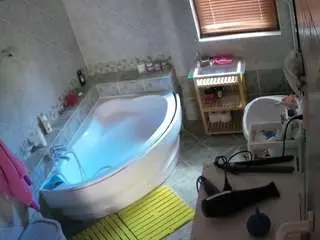 Voyeurcam-julmodels-bath-1st-2  live sex cam