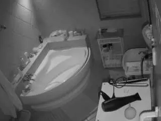 Voyeurcam-julmodels-bath-1st-2  live sex cam