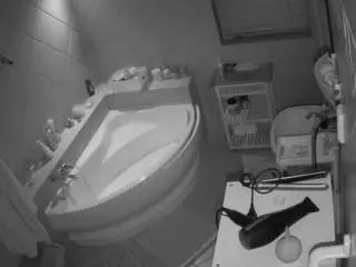 Voyeurcam-julmodels-bath-1st-2  live sex cam