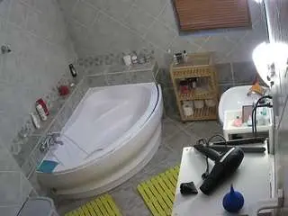 Voyeurcam-julmodels-bath-1st-2  live sex cam
