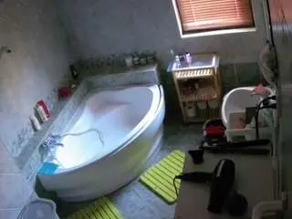 Voyeurcam-julmodels-bath-1st-2  live sex cam