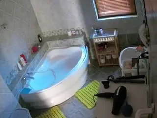 Voyeurcam-julmodels-bath-1st-2  live sex cam