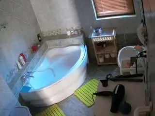 Voyeurcam-julmodels-bath-1st-2  live sex cam