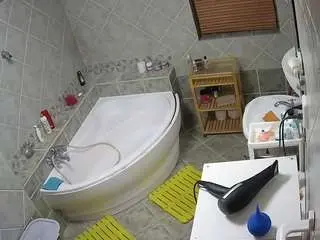 Voyeurcam-julmodels-bath-1st-2  live sex cam