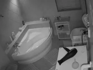 Voyeurcam-julmodels-bath-1st-2  live sex cam