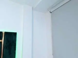 Emily-loppez  live sex cam