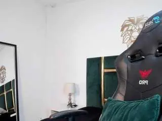 Emily-loppez  live sex cam