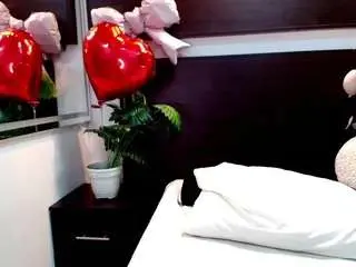 Tinny18  live sex cam