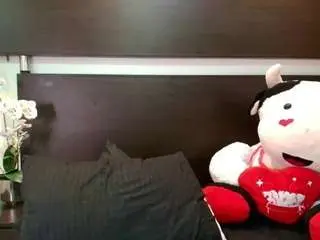 Tinny18  live sex cam