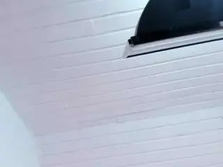 Tinny18  live sex cam