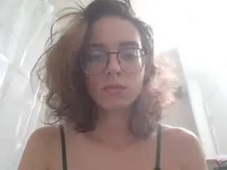 Heyyisnicky  live sex cam