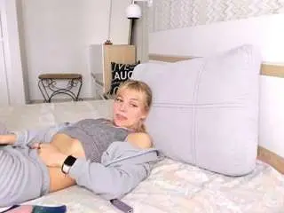 Kristihoward  live sex cam