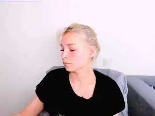Kristihoward  live sex cam