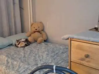 Latonyahurlebaus  live sex cam