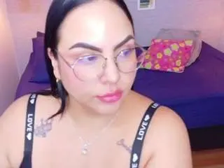 Curvy-sexyvalen  live sex cam