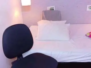 Curvy-sexyvalen  live sex cam