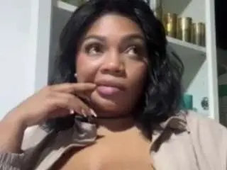 Miss-mian  live sex cam