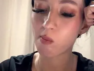 Garnetgugino  live sex cam