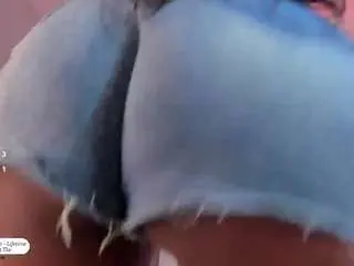 Tinacurly  live sex cam
