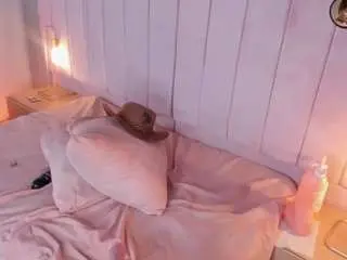 Hillary-collins  live sex cam