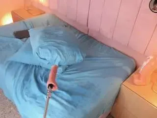 Hillary-collins  live sex cam