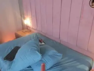 Hillary-collins  live sex cam