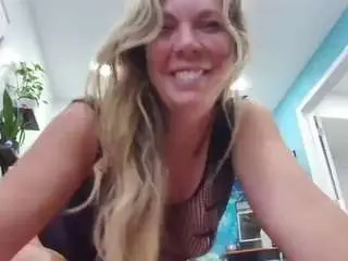 Juiceygash  live sex cam