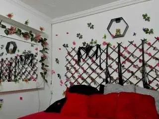 Secret-ofgirls  live sex cam