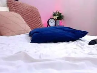 Foxyserenax  live sex cam