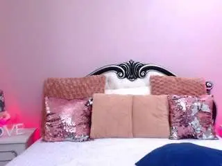 Foxyserenax  live sex cam