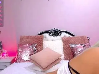 Foxyserenax  live sex cam