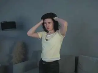 Britneyboyne  live sex cam