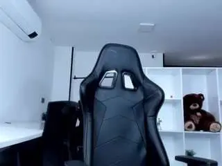 Chantal-bigboobs  live sex cam