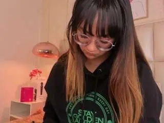 Eva-beluccii  live sex cam