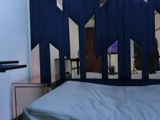 Ivyaura69  live sex cam