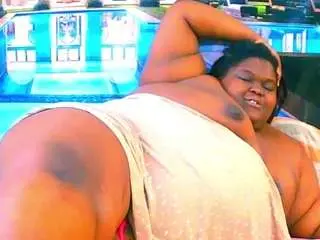 Ebonyhotbuns  live sex cam