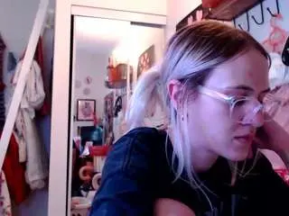 Softest-girl  live sex cam