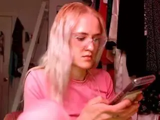 Softest-girl  live sex cam