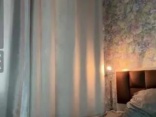 Trinasmathers  live sex cam
